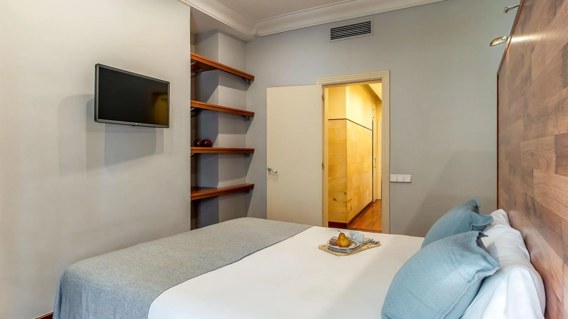 Canela Homes Barcelona Jardinets Spain